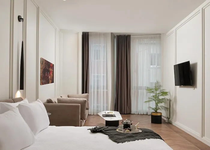Gatto Suites&Residence